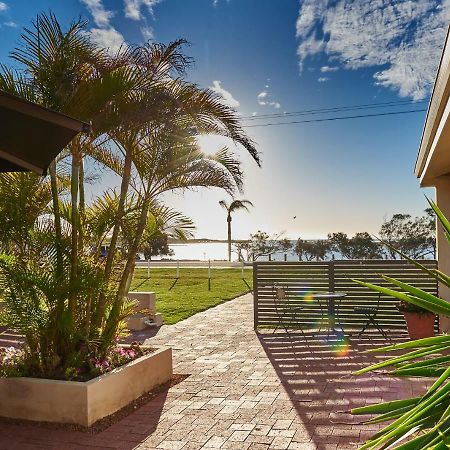 Api Pelican Beach Front Apartments Калбари Екстериор снимка