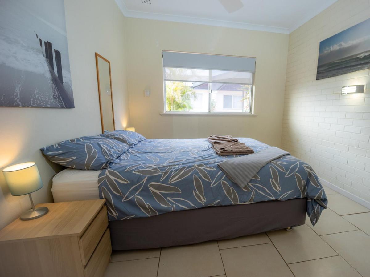Api Pelican Beach Front Apartments Калбари Екстериор снимка