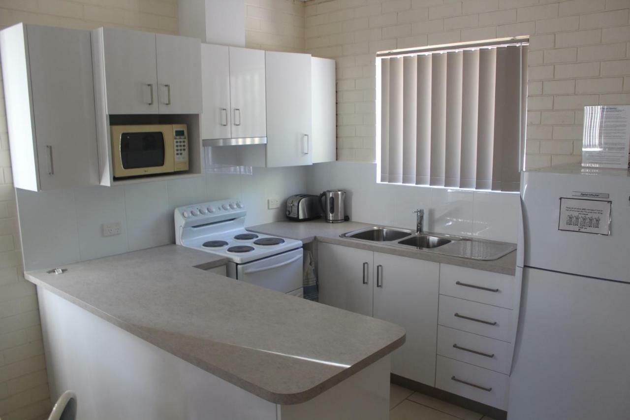 Api Pelican Beach Front Apartments Калбари Екстериор снимка